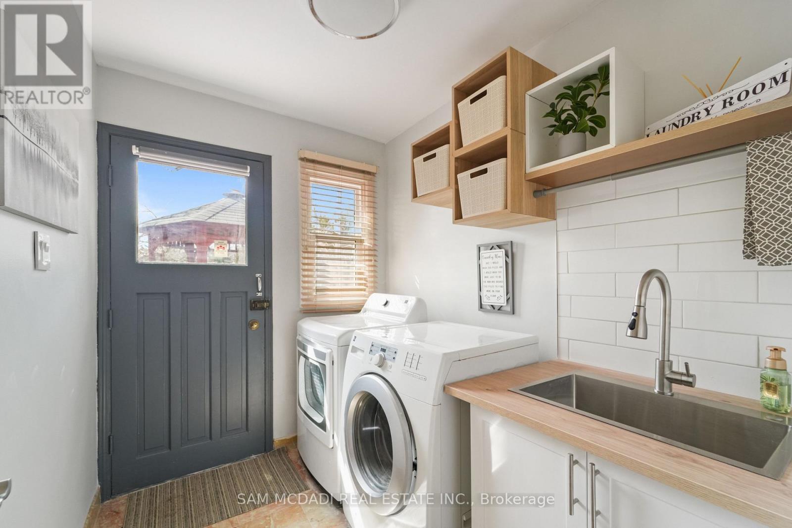 2032 Shannon Drive, Mississauga, ON - Indoor Photo Showing Laundry Room