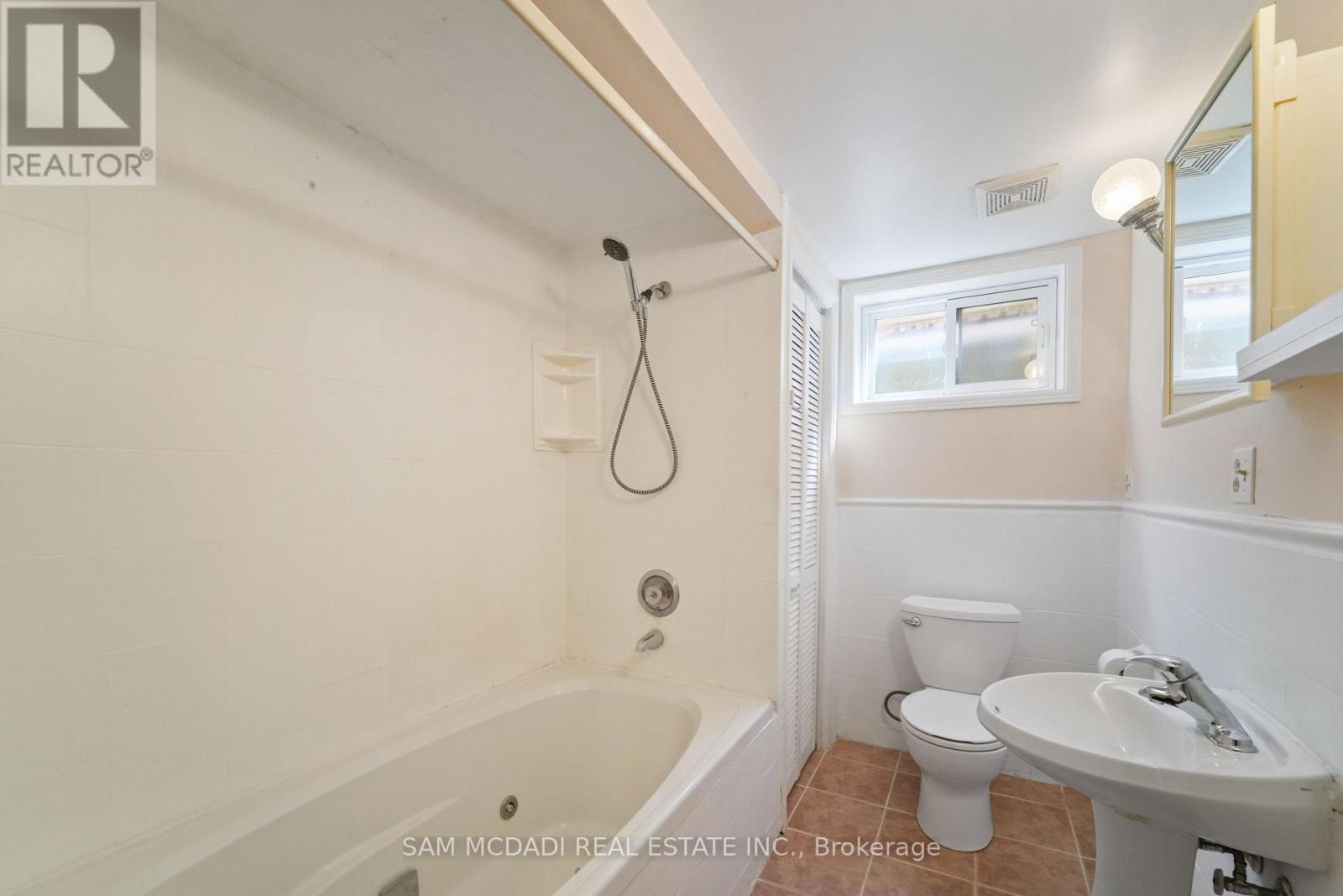 2032 Shannon Drive, Mississauga, ON - Indoor Photo Showing Bathroom