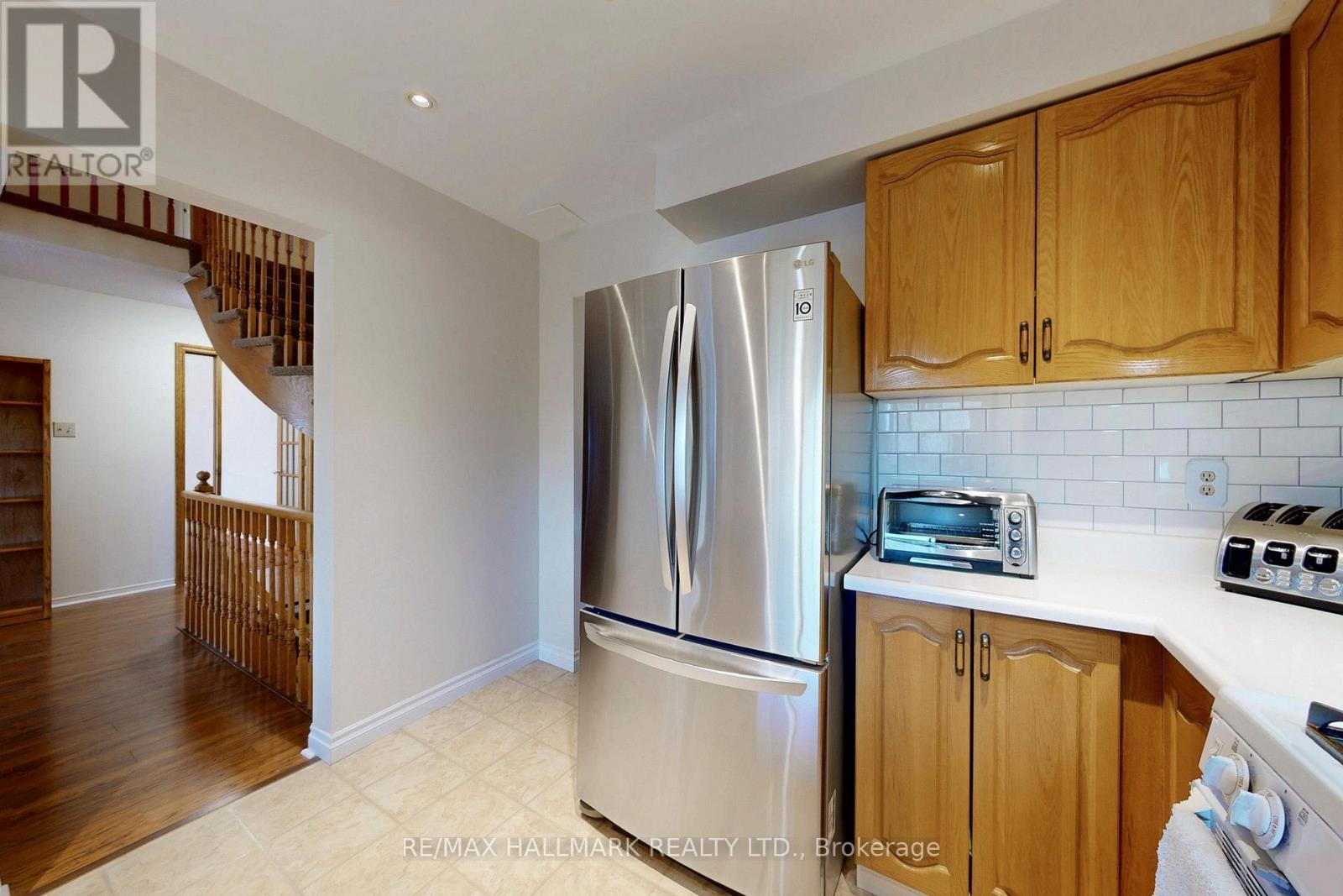 5 Valley Crescent, Aurora, ON - Indoor Photo Showing Kitchen