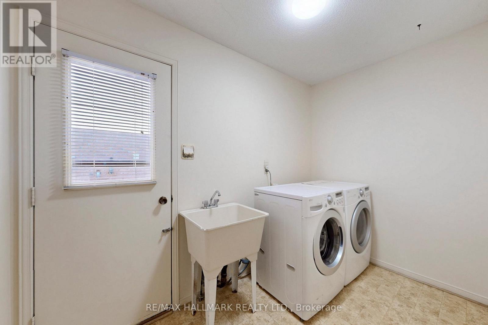 5 Valley Crescent, Aurora, ON - Indoor Photo Showing Laundry Room