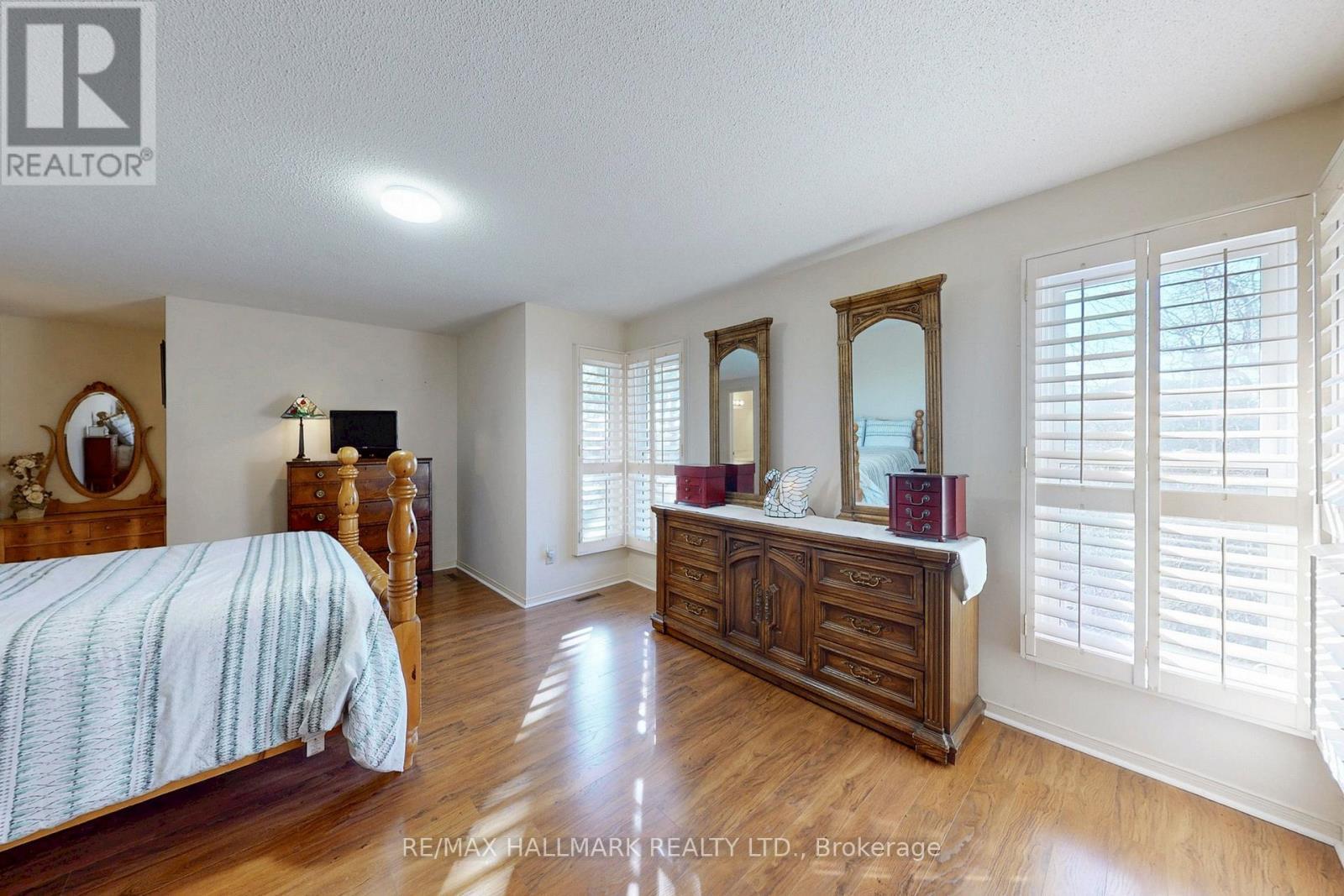 5 Valley Crescent, Aurora, ON - Indoor Photo Showing Bedroom