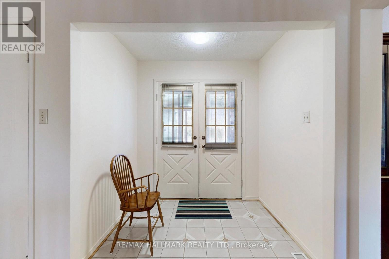 5 Valley Crescent, Aurora, ON - Indoor Photo Showing Other Room