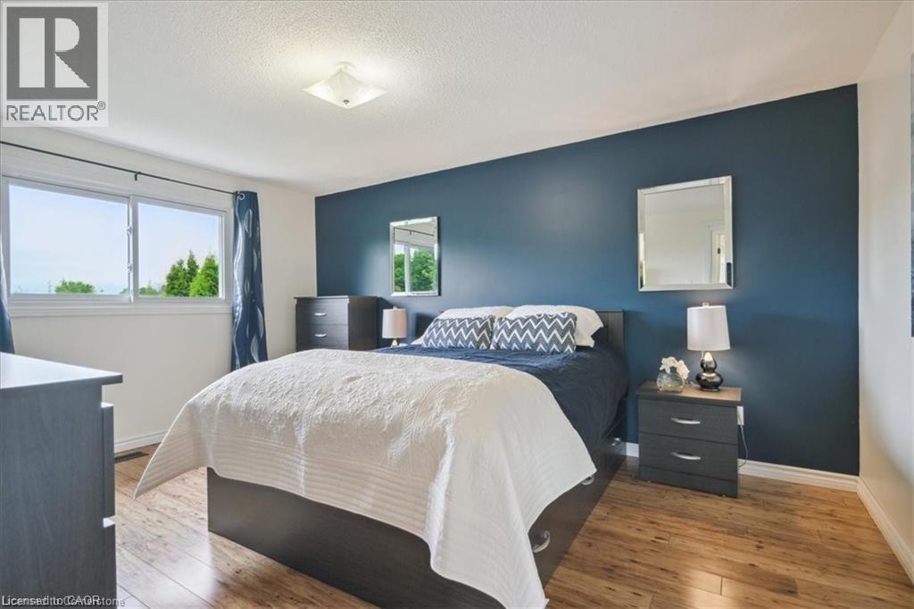 Bedroom with light wood finished floors and a textured ceiling - 47 Claycroft Crescent Unit# Upper, Kitchener, ON - Indoor Photo Showing Bedroom