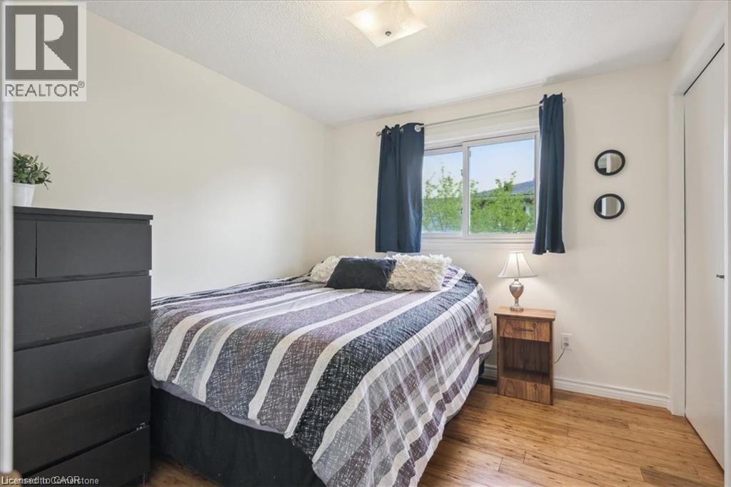 Bedroom featuring light wood-style floors, a closet, and a textured ceiling - 47 Claycroft Crescent Unit# Upper, Kitchener, ON - Indoor Photo Showing Bedroom