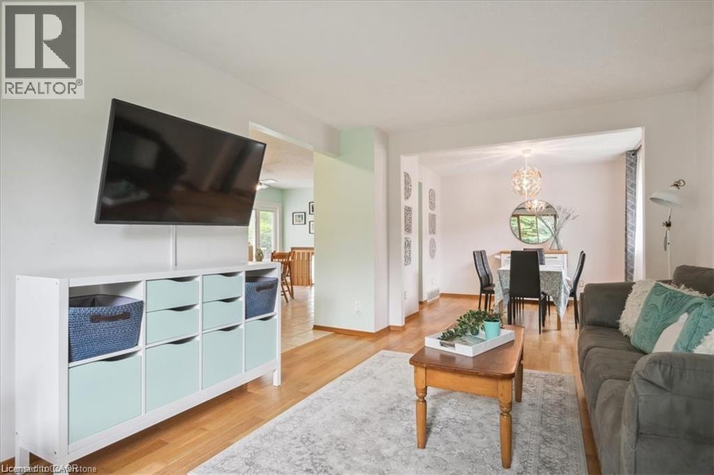Living room with light wood-style flooring and a chandelier - 47 Claycroft Crescent Unit# Upper, Kitchener, ON - Indoor Photo Showing Living Room