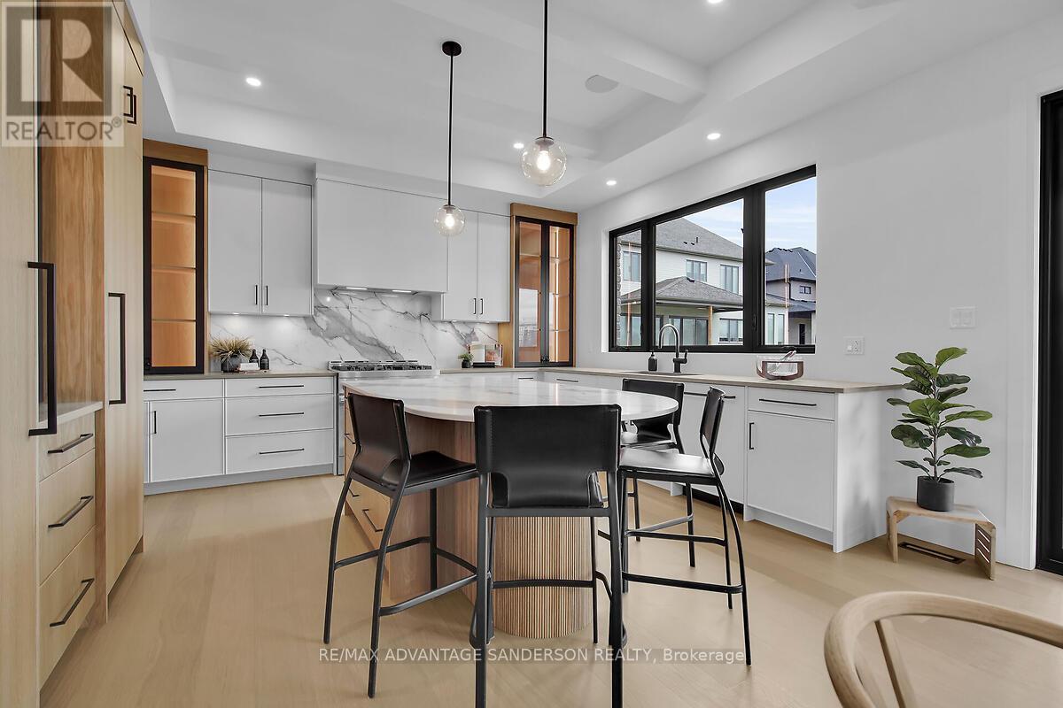 72 Arrowwood Path, Middlesex Centre (Ilderton), ON - Indoor Photo Showing Kitchen With Upgraded Kitchen