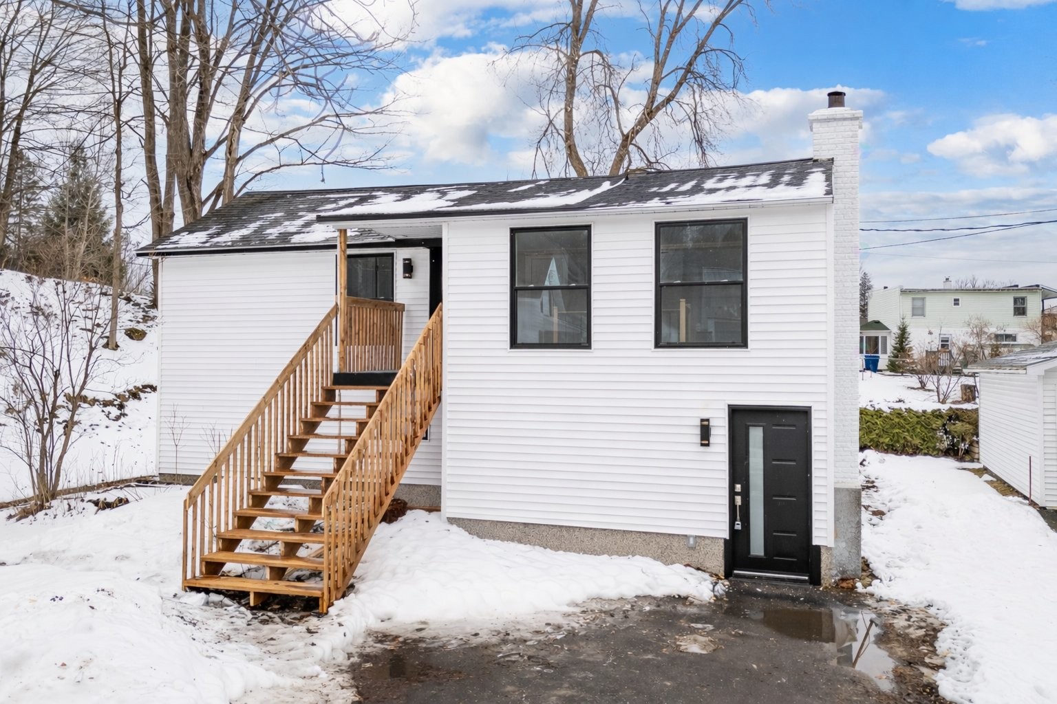 Front of Structure - 5 Rue Beaulne, Waterloo, QC - Outdoor