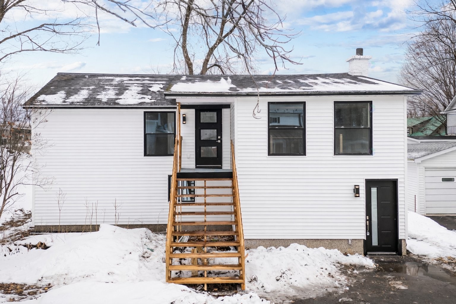 Front of Structure - 5 Rue Beaulne, Waterloo, QC - Outdoor