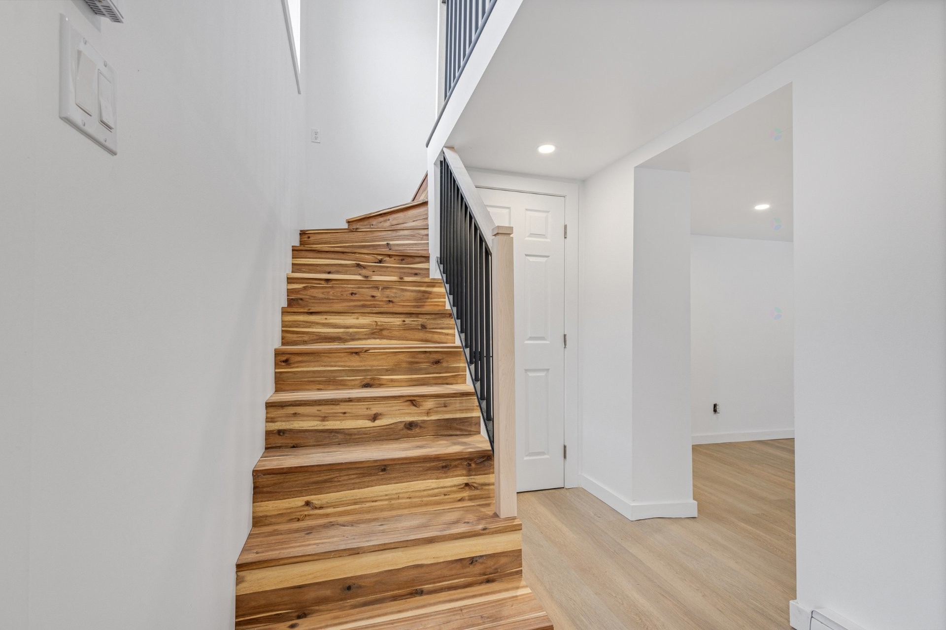 Staircase - 5 Rue Beaulne, Waterloo, QC - Indoor Photo Showing Other Room