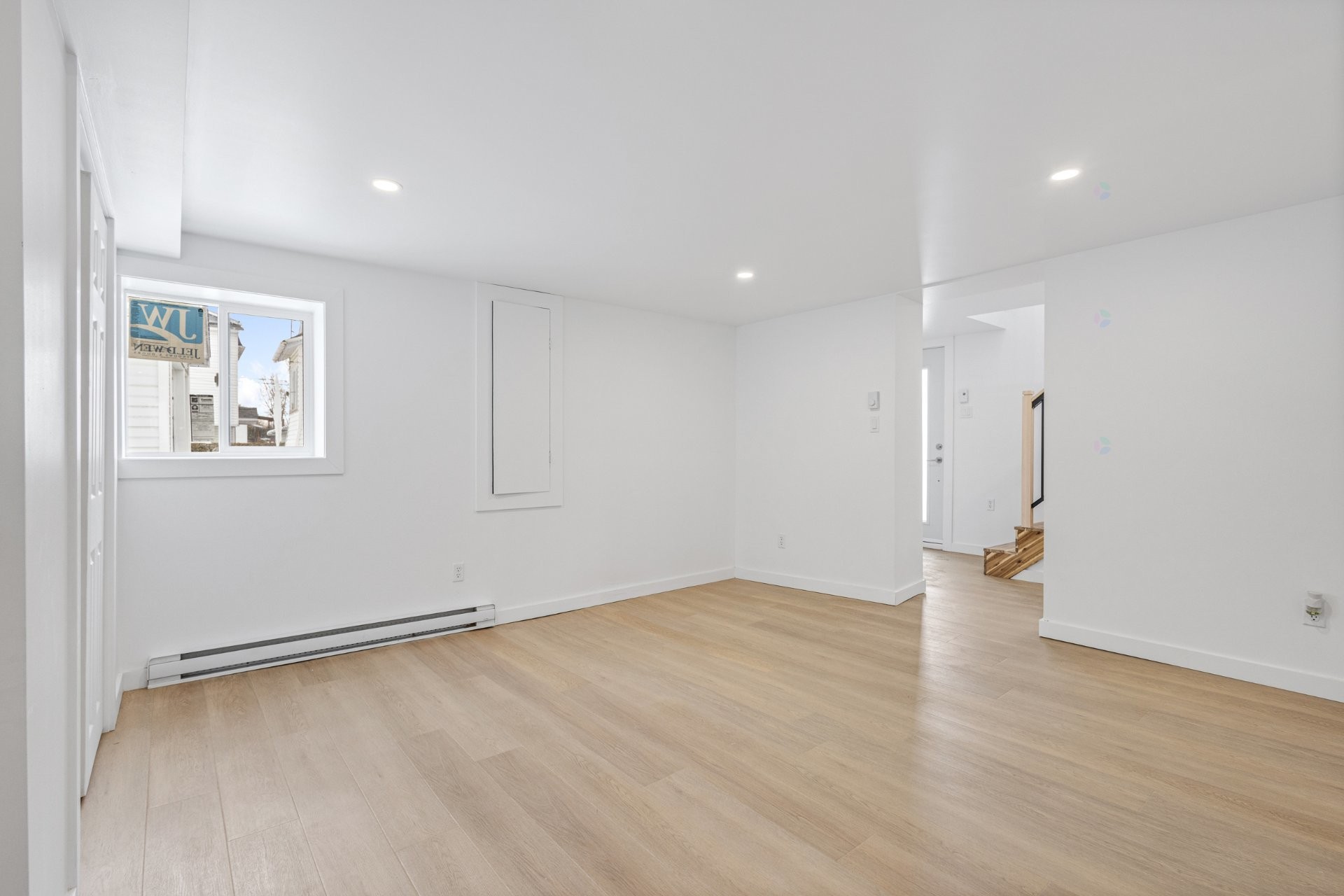 Living Room - 5 Rue Beaulne, Waterloo, QC - Indoor Photo Showing Other Room