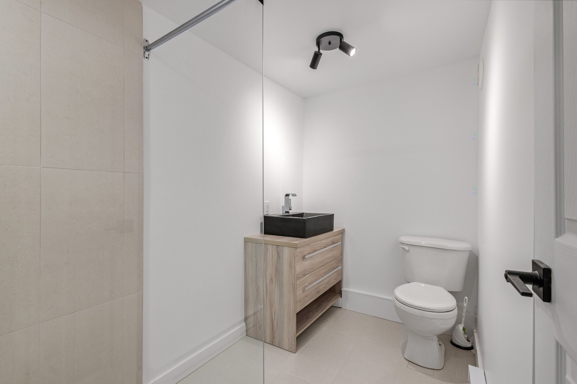 Bathroom - 5 Rue Beaulne, Waterloo, QC - Indoor Photo Showing Bathroom