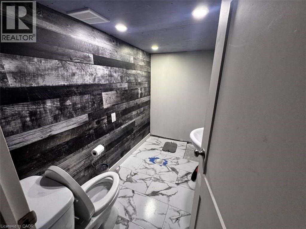 735 Beach Boulevard, Hamilton, ON - Indoor Photo Showing Other Room