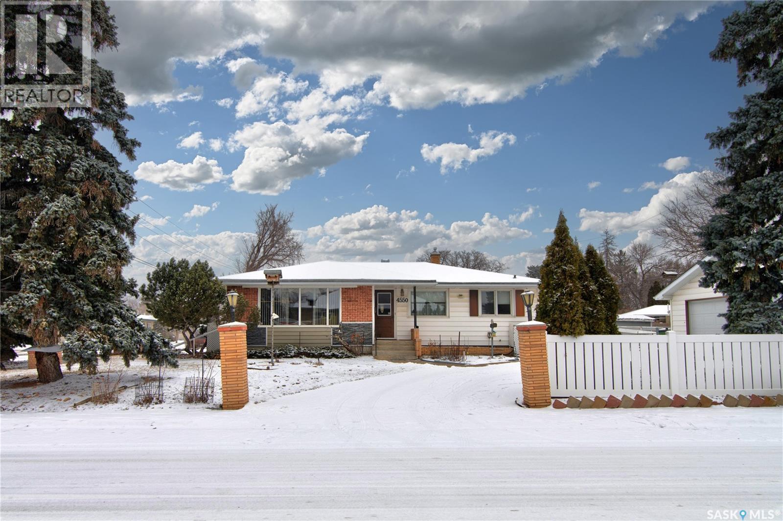 4550 2Nd Avenue, Regina, SK - Outdoor