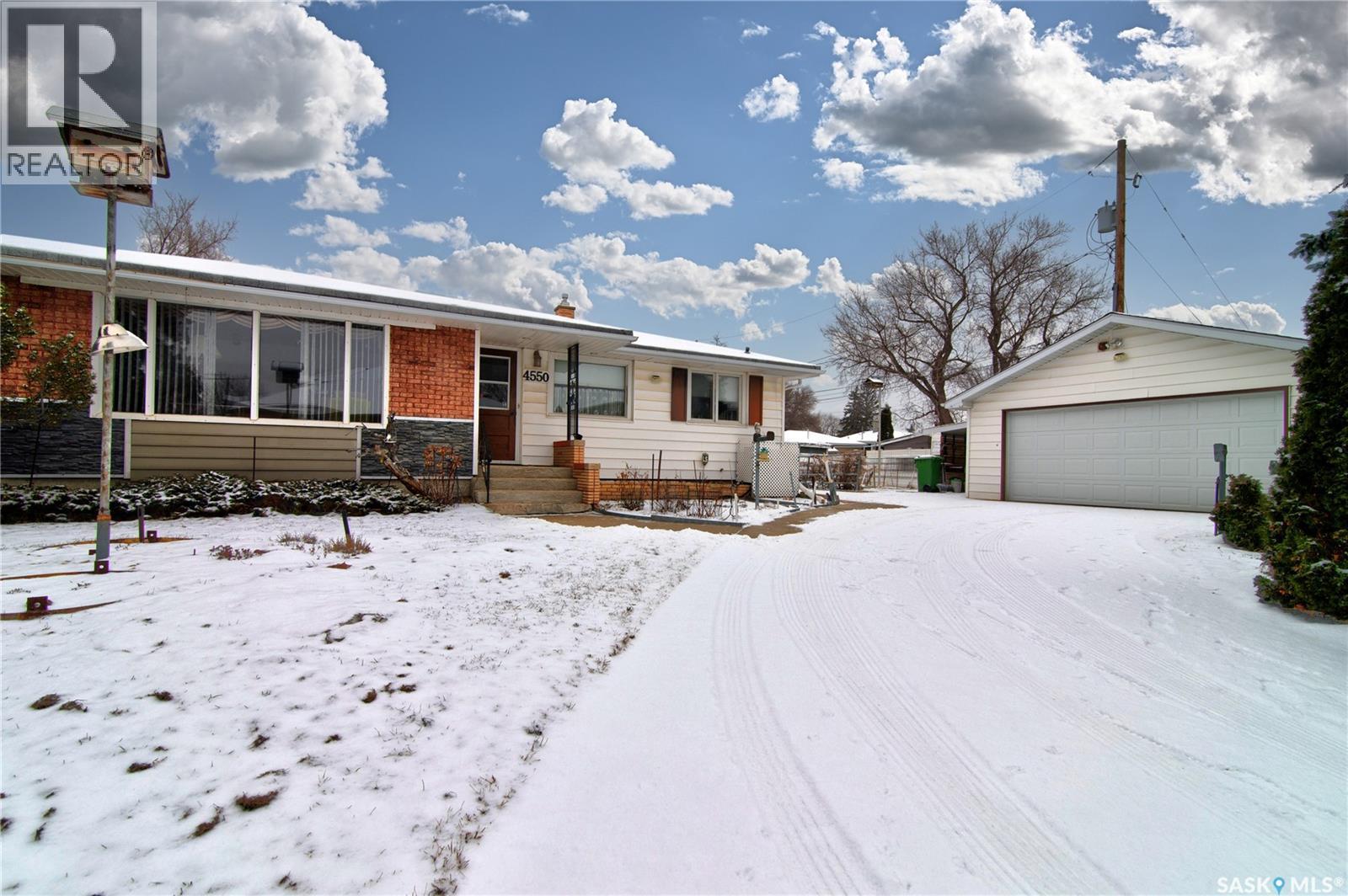4550 2Nd Avenue, Regina, SK - Outdoor