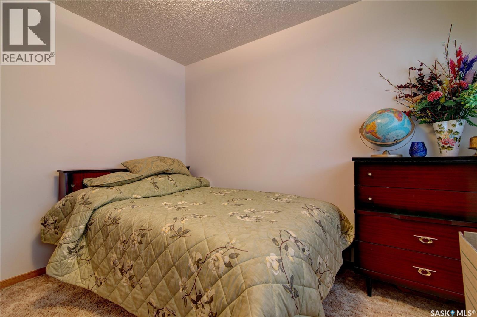 4550 2Nd Avenue, Regina, SK - Indoor Photo Showing Bedroom