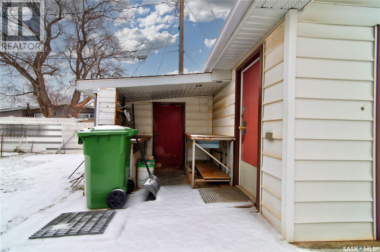 4550 2Nd Avenue, Regina, SK - Outdoor With Exterior