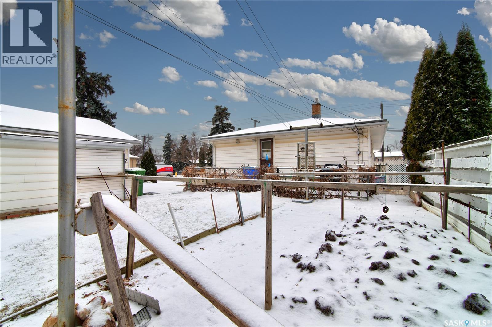 4550 2Nd Avenue, Regina, SK - Outdoor