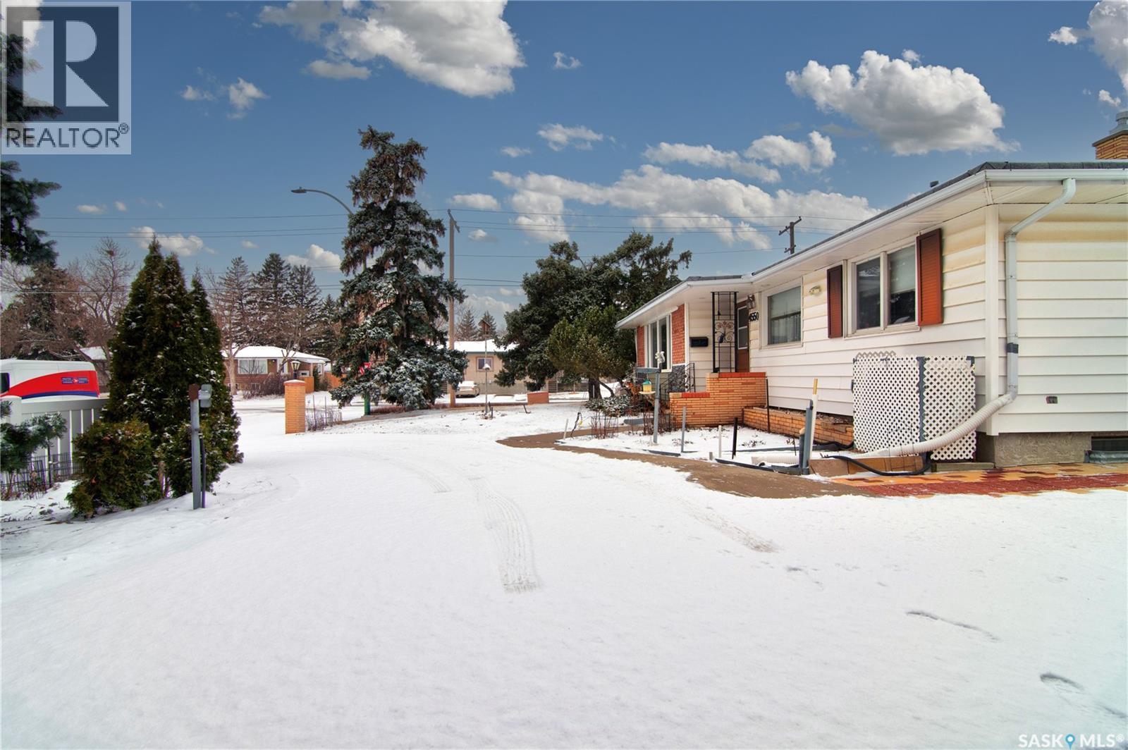 4550 2Nd Avenue, Regina, SK - Outdoor