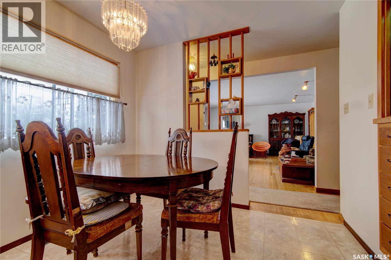 4550 2Nd Avenue, Regina, SK - Indoor Photo Showing Dining Room