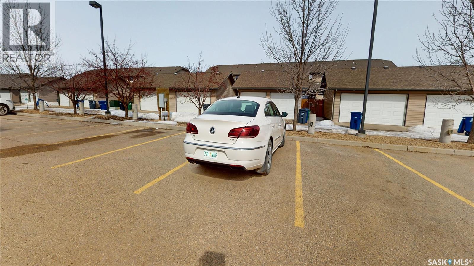 214 412 Willowgrove Square, Saskatoon, SK - Outdoor