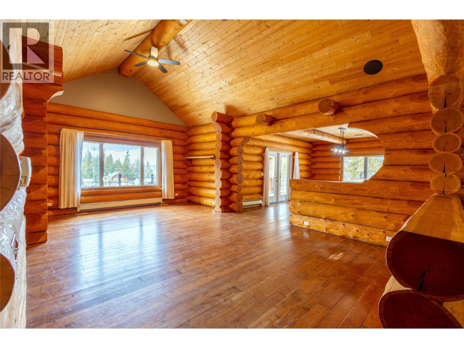 Log Home Living Room - 475 Bluenose Road, Coldstream, BC