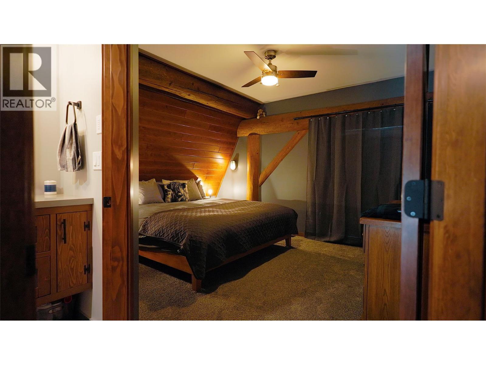 Lodge - Mirrored Primary Bedrooms - 475 Bluenose Road, Coldstream, BC