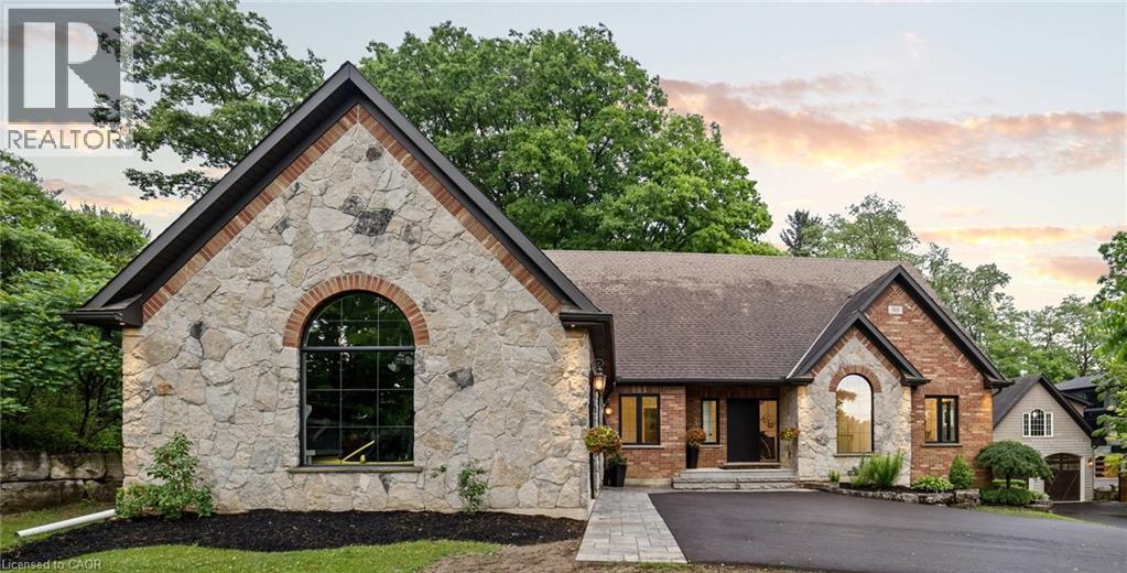 515 Hamilton Drive, Ancaster, ON - Outdoor With Facade