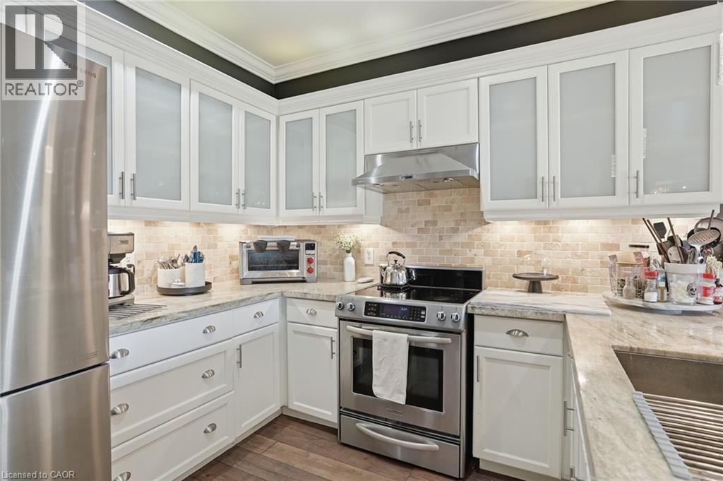 4020 Alexan Crescent, Burlington, ON - Indoor Photo Showing Kitchen