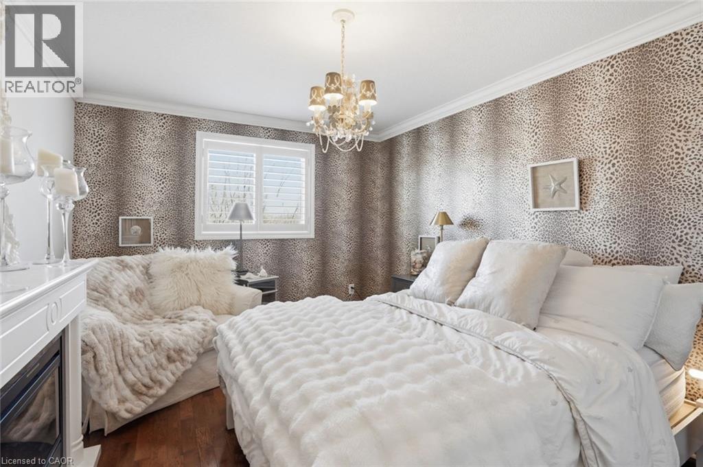 4020 Alexan Crescent, Burlington, ON - Indoor Photo Showing Bedroom