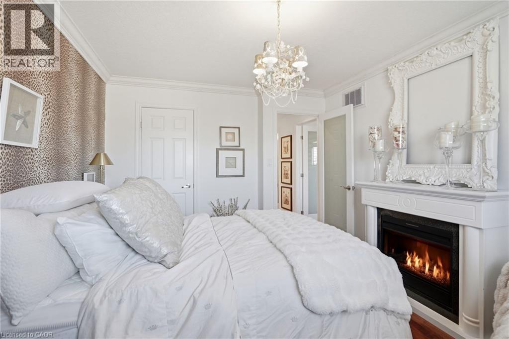 4020 Alexan Crescent, Burlington, ON - Indoor Photo Showing Bedroom
