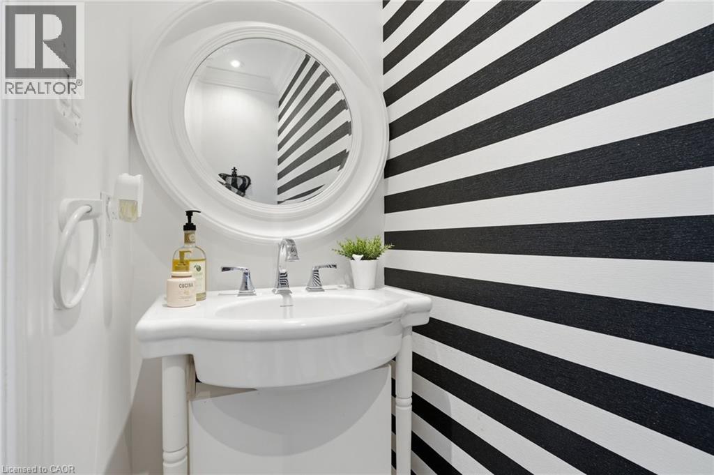 4020 Alexan Crescent, Burlington, ON - Indoor Photo Showing Bathroom