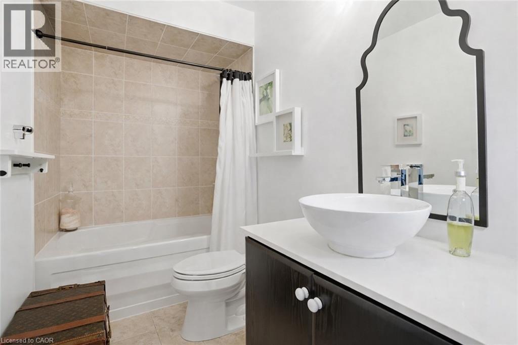 4020 Alexan Crescent, Burlington, ON - Indoor Photo Showing Bathroom