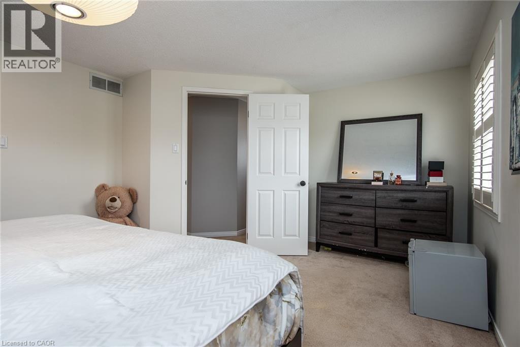 Bedroom featuring carpet - 236 Dartmoor Crescent, Waterloo, ON - Indoor Photo Showing Bedroom