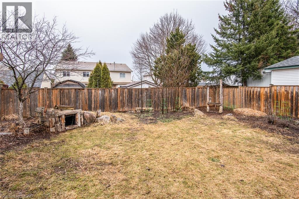 View of fenced backyard - 236 Dartmoor Crescent, Waterloo, ON - Outdoor