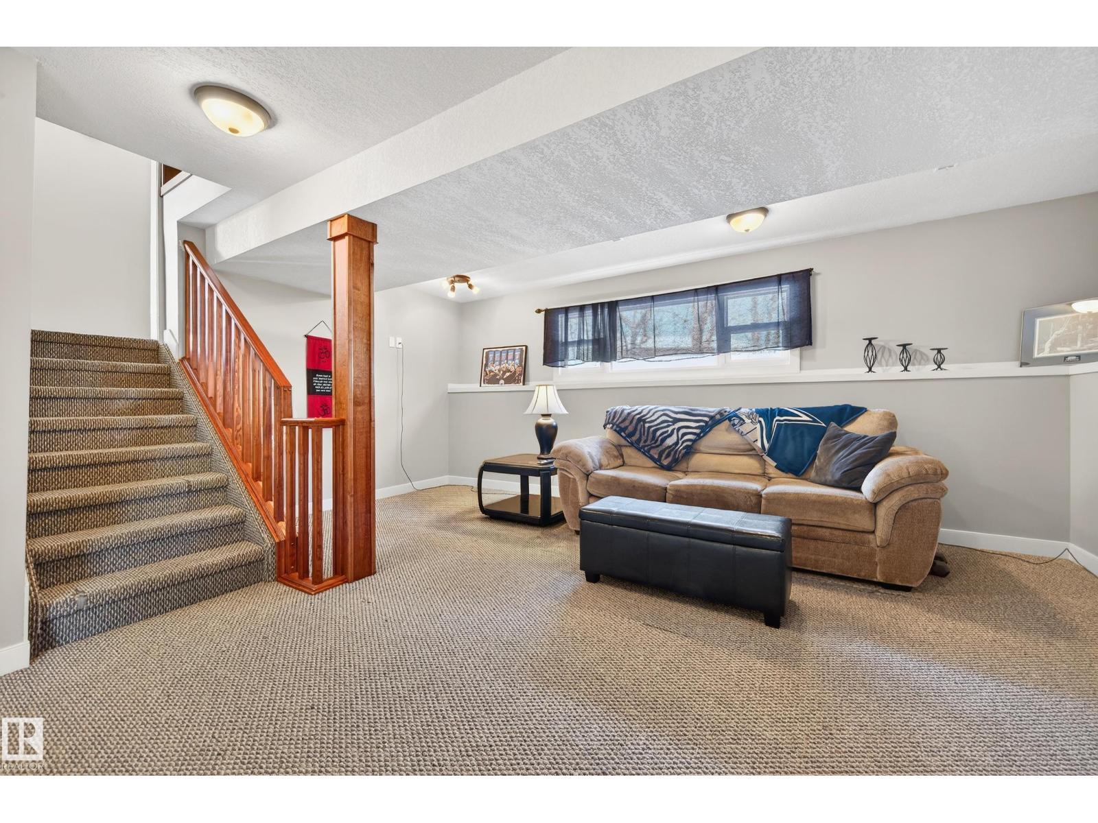 4112 30 Av Nw, Edmonton, AB - Indoor