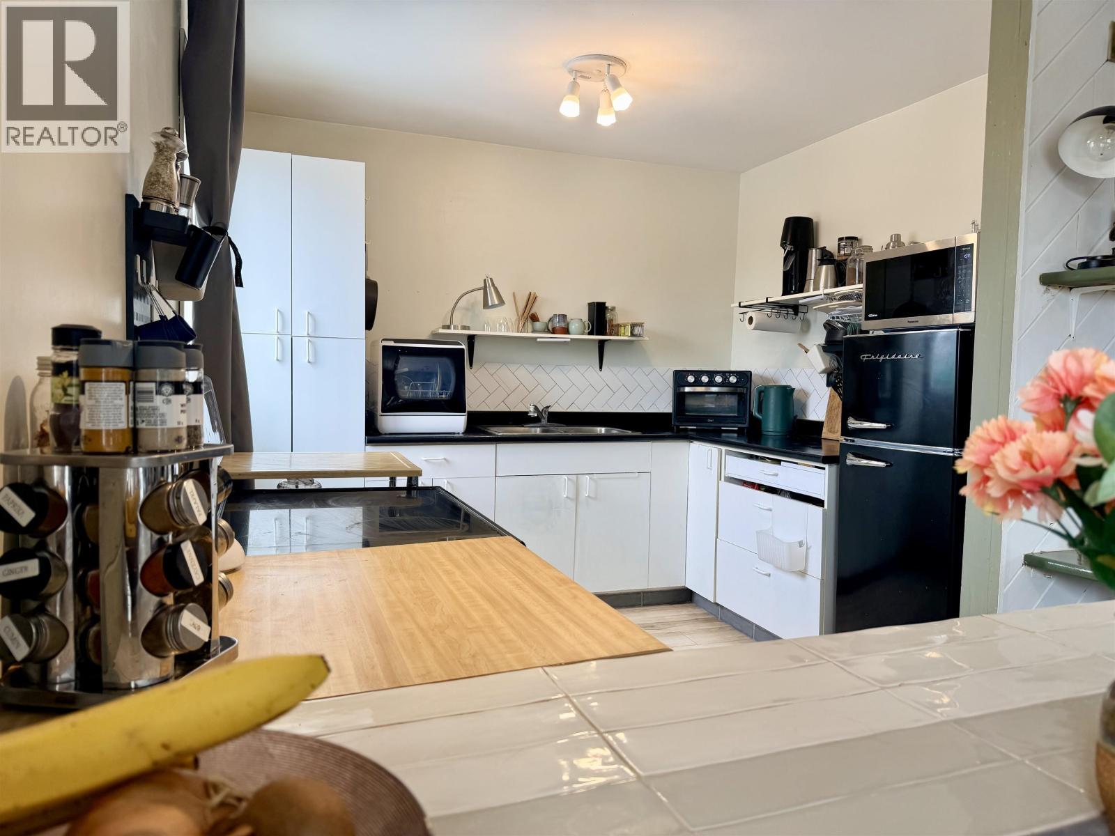 168 E 3Rd Avenue, Fort St. James, BC - Indoor Photo Showing Kitchen