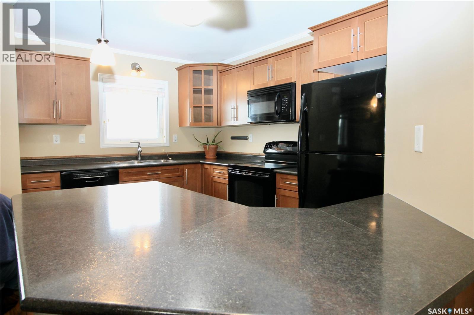 308 115 Dalgleish Link, Saskatoon, SK - Indoor Photo Showing Kitchen With Double Sink