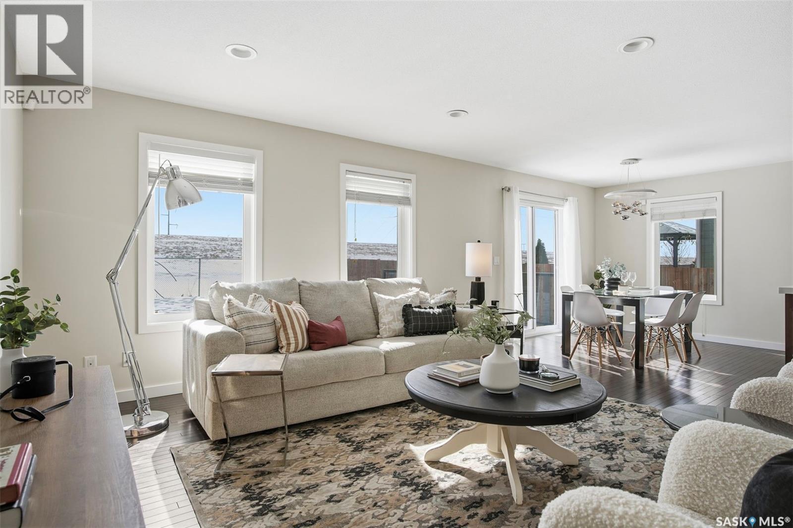434 Pichler Crescent, Saskatoon, SK - Indoor Photo Showing Living Room
