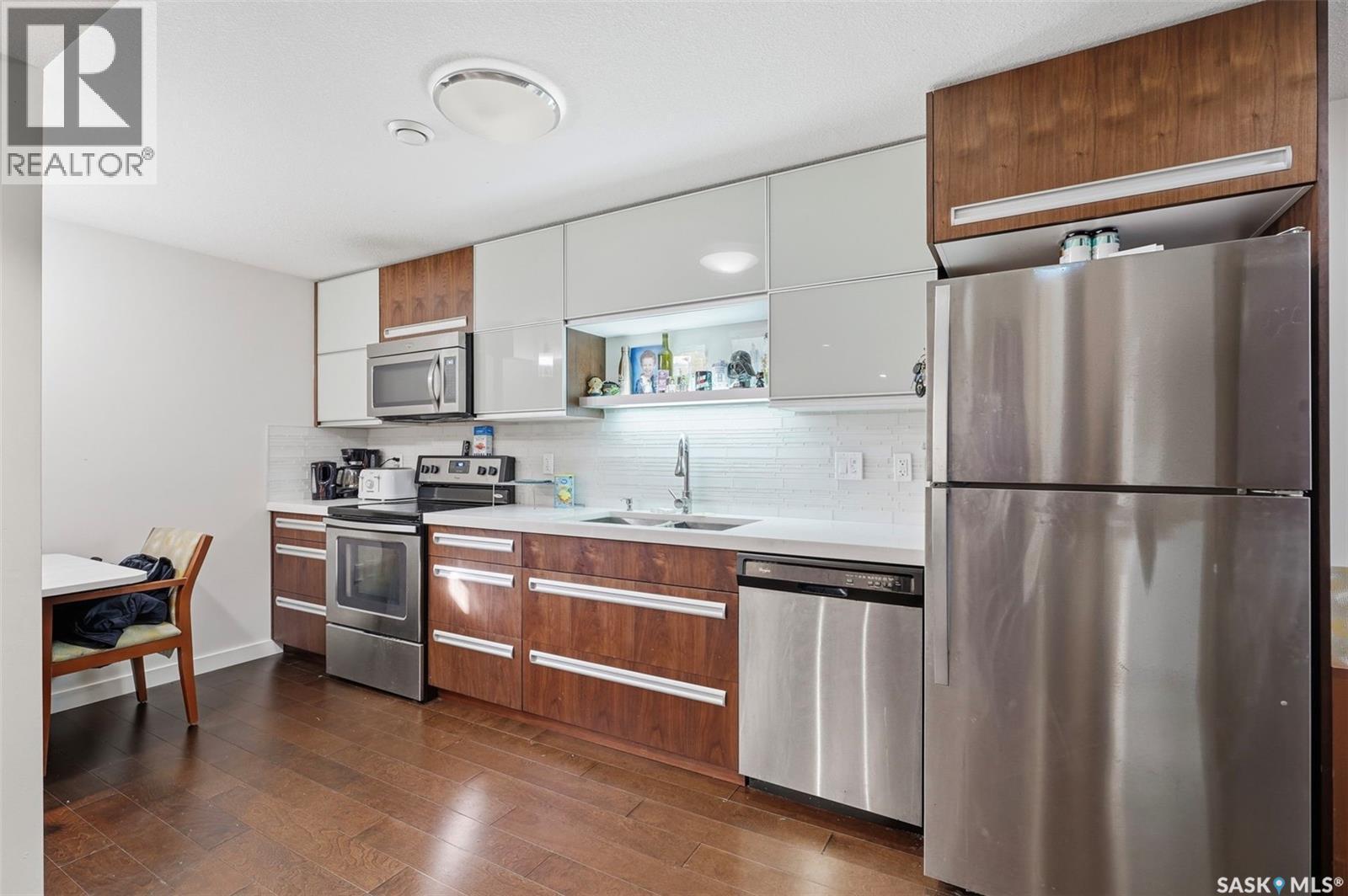 434 Pichler Crescent, Saskatoon, SK - Indoor Photo Showing Kitchen With Double Sink With Upgraded Kitchen