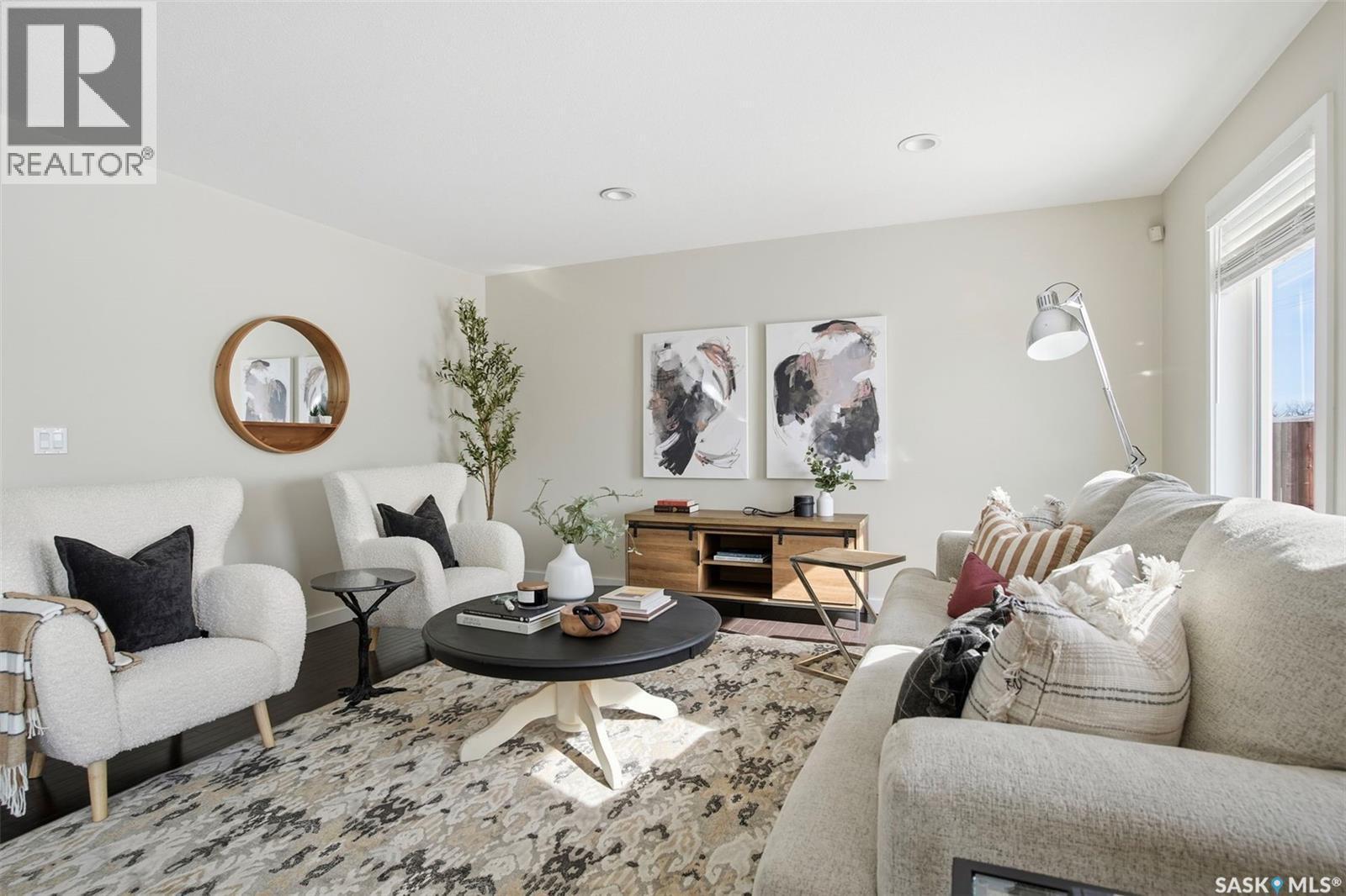 434 Pichler Crescent, Saskatoon, SK - Indoor Photo Showing Living Room
