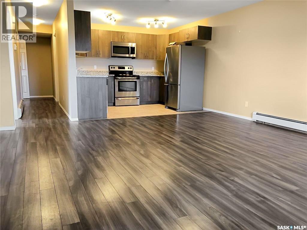 3 & 4 825 Gladstone Street E, Swift Current, SK - Indoor Photo Showing Kitchen With Stainless Steel Kitchen