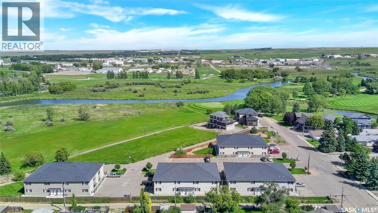 3 & 4 825 Gladstone Street E, Swift Current, SK - Outdoor With View