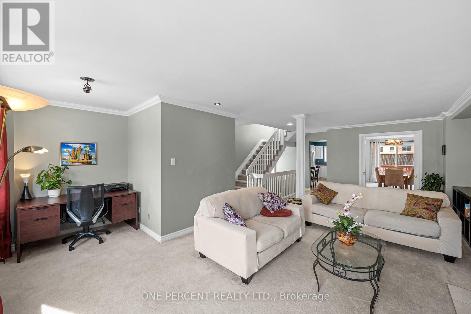 30 Maplehurst Avenue, Ottawa, ON - Indoor Photo Showing Living Room