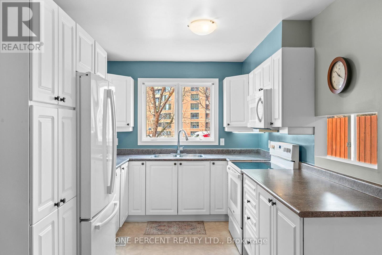 30 Maplehurst Avenue, Ottawa, ON - Indoor Photo Showing Kitchen With Double Sink
