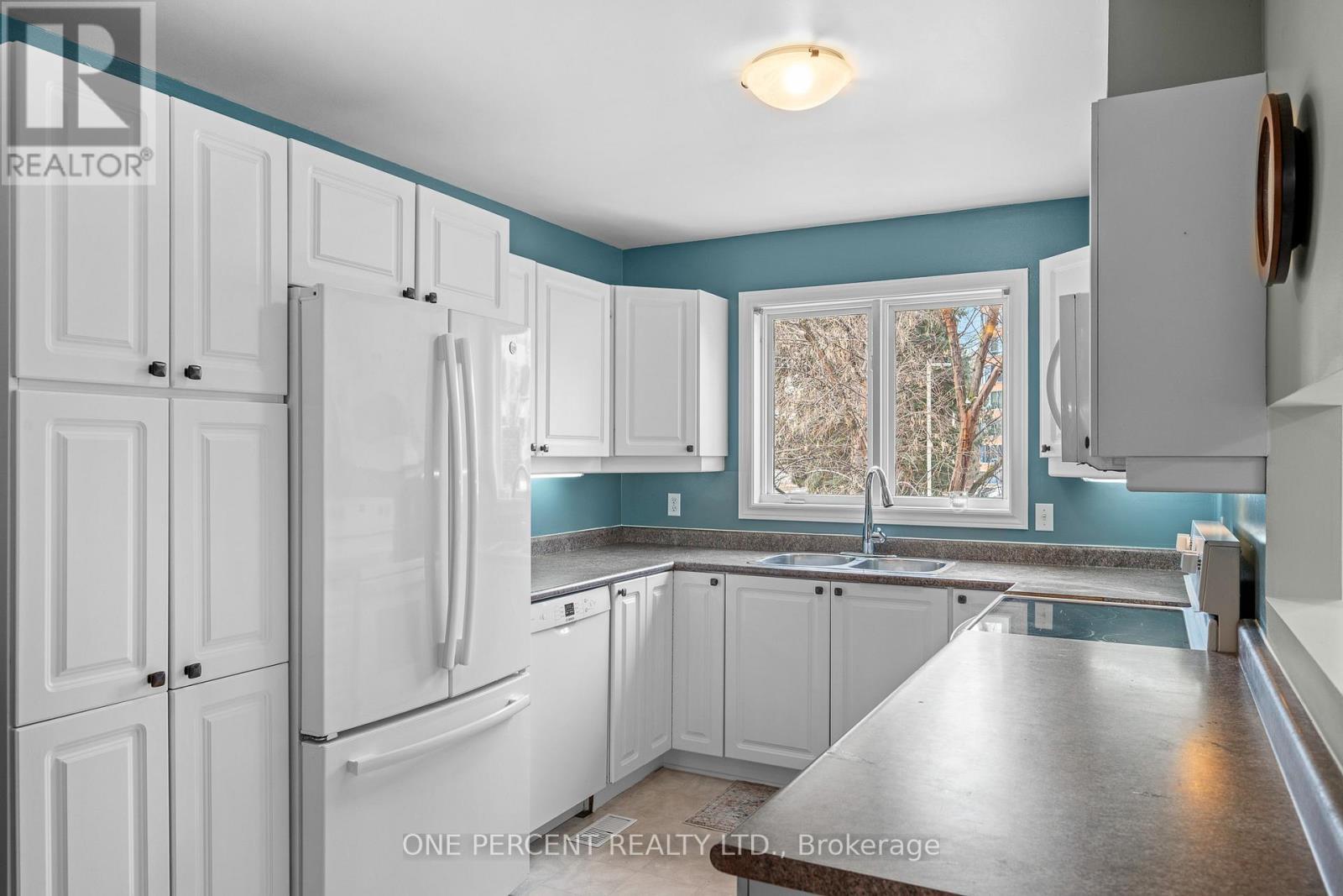 30 Maplehurst Avenue, Ottawa, ON - Indoor Photo Showing Kitchen With Double Sink