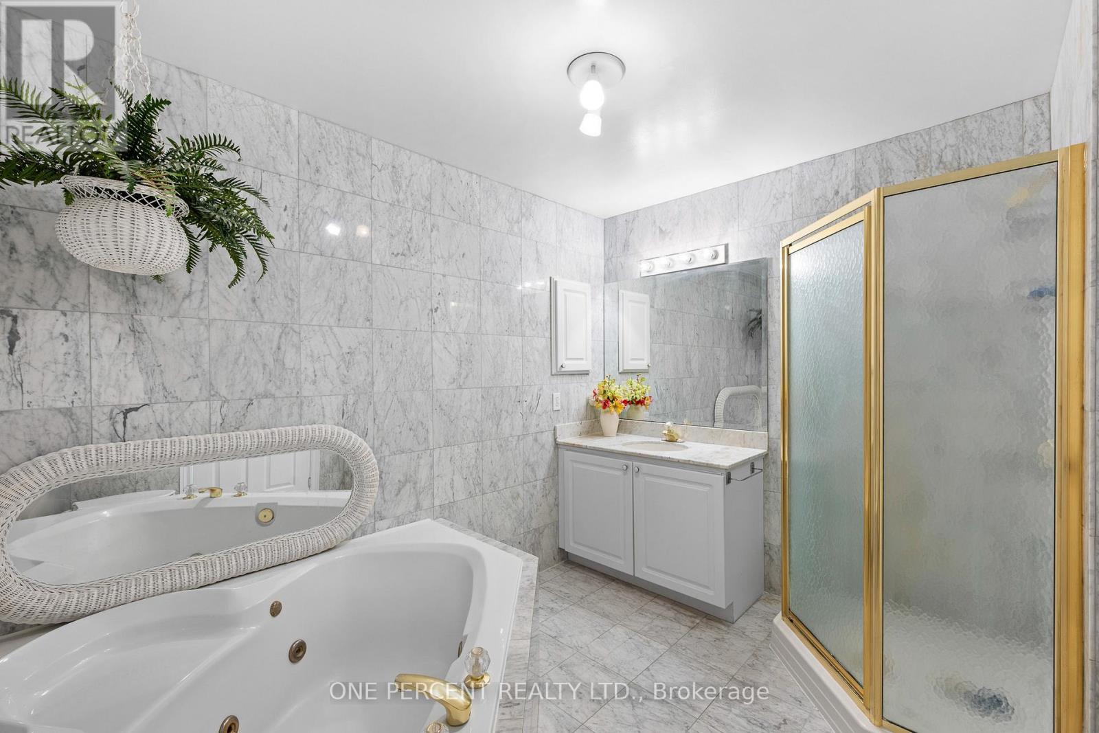 30 Maplehurst Avenue, Ottawa, ON - Indoor Photo Showing Bathroom