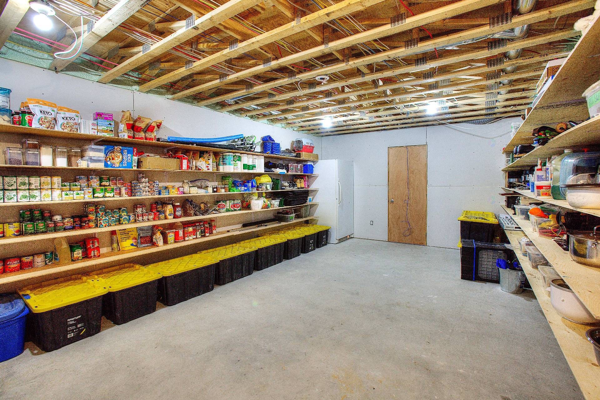 Storage - 103 Ch. Baumann, Lac-Saguay, QC - Indoor