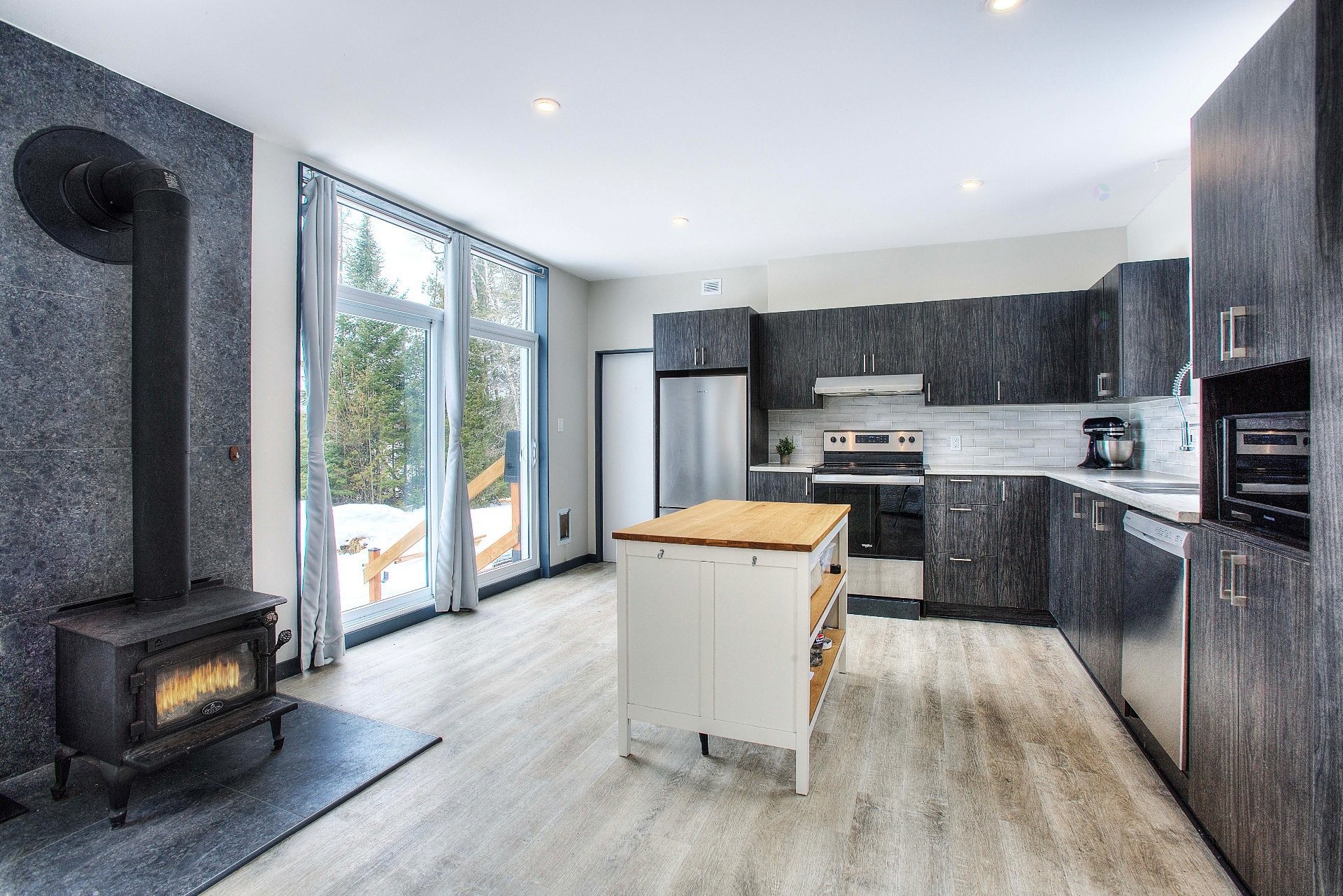 Kitchen - 103 Ch. Baumann, Lac-Saguay, QC - Indoor Photo Showing Kitchen With Upgraded Kitchen