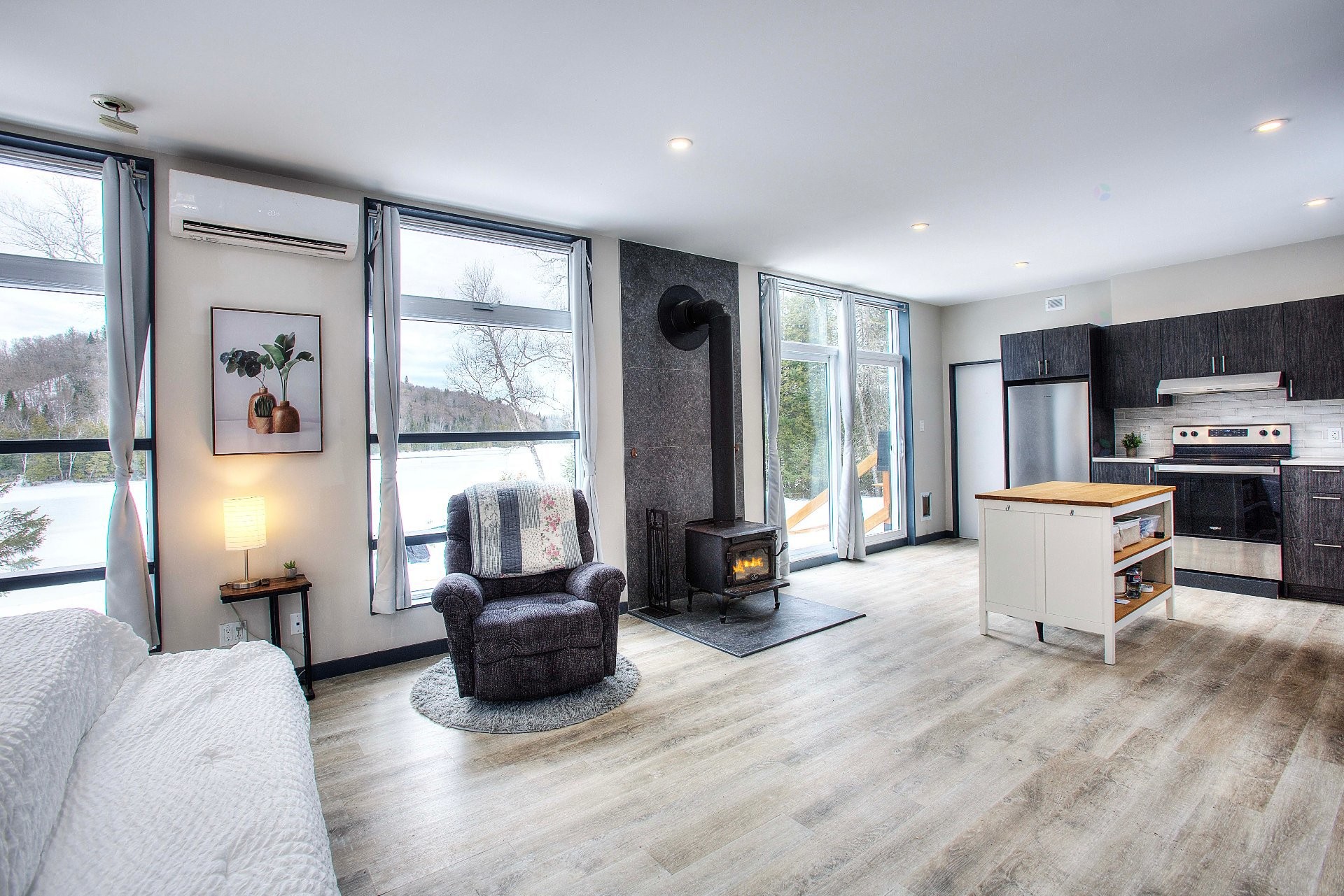 Living Room - 103 Ch. Baumann, Lac-Saguay, QC - Indoor