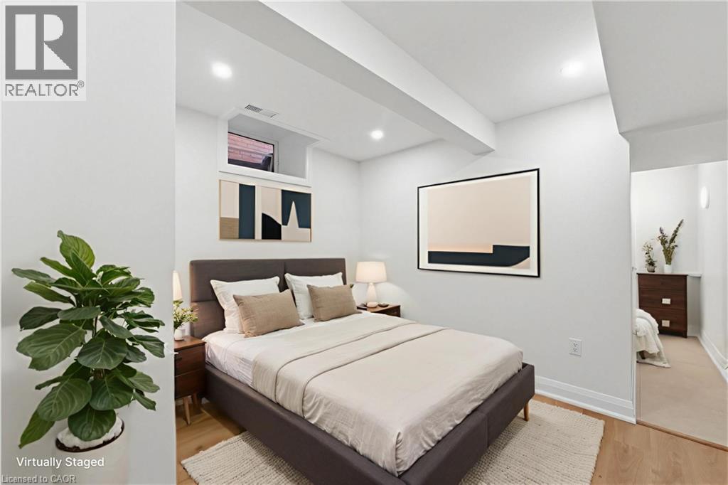 187 Oak Avenue Unit# Lower, Hamilton, ON - Indoor Photo Showing Bedroom
